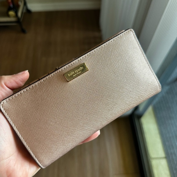 Kate Spade wallet - Picture 1 of 6